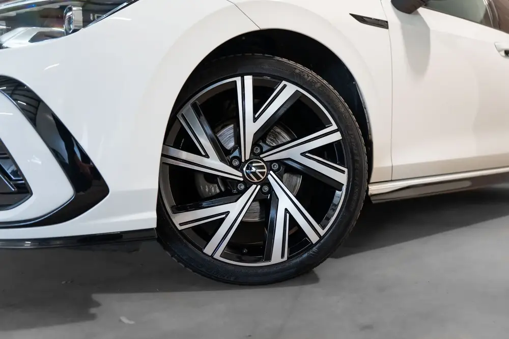 Volkswagen Golf 1.5 eTSI DSG R-Line Pano IQ Camera uit 2021, foto 3