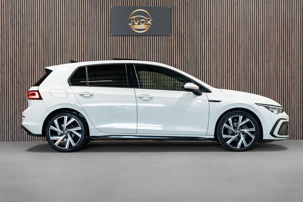 Volkswagen Golf 1.5 eTSI DSG R-Line Pano IQ Camera uit 2021, foto 8