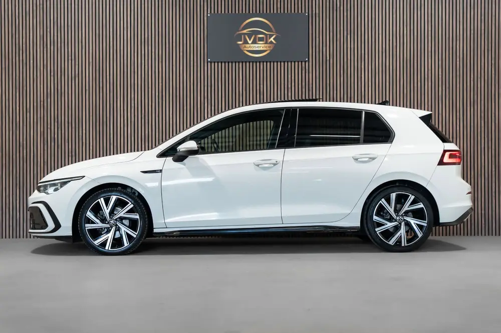 Volkswagen Golf 1.5 eTSI DSG R-Line Pano IQ Camera uit 2021, foto 9