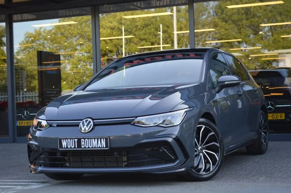 Volkswagen Golf 1.5 eTSI R-Line DSG Led Panorama Acc Sfeer C uit 2022