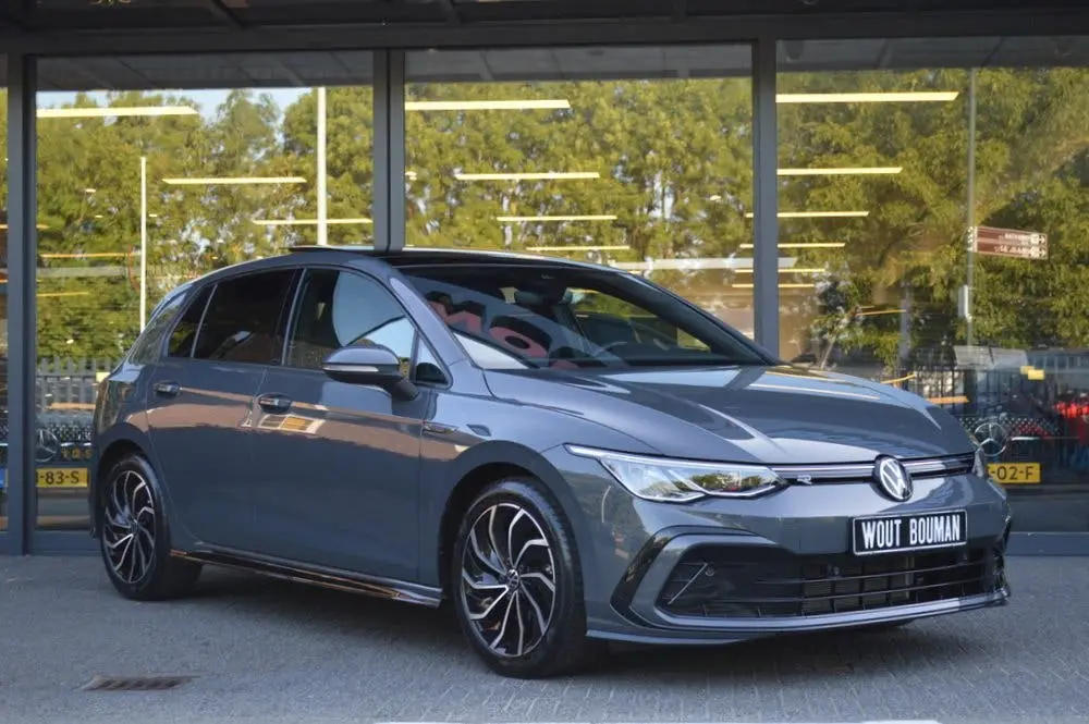 Volkswagen Golf 1.5 eTSI R-Line DSG Led Panorama Acc Sfeer C uit 2022, foto 3