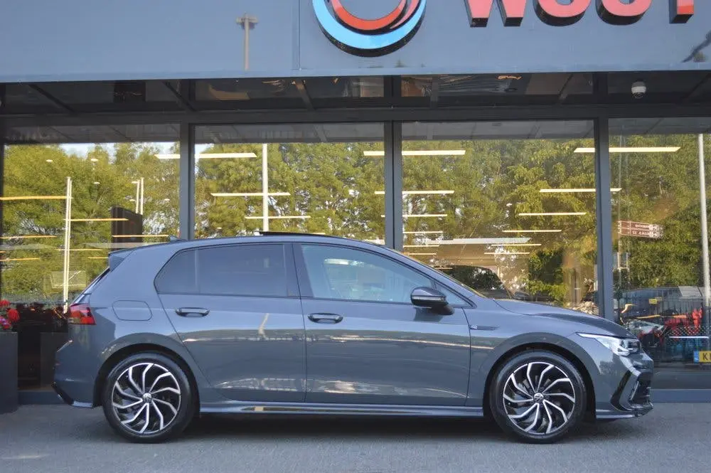 Volkswagen Golf 1.5 eTSI R-Line DSG Led Panorama Acc Sfeer C uit 2022, foto 7