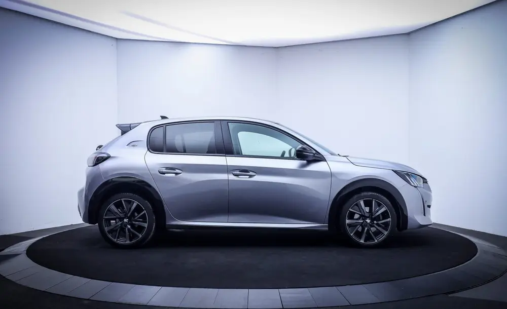 Peugeot 208 1.2T Aut. GT-Line 130pk PANO uit 2023, foto 4