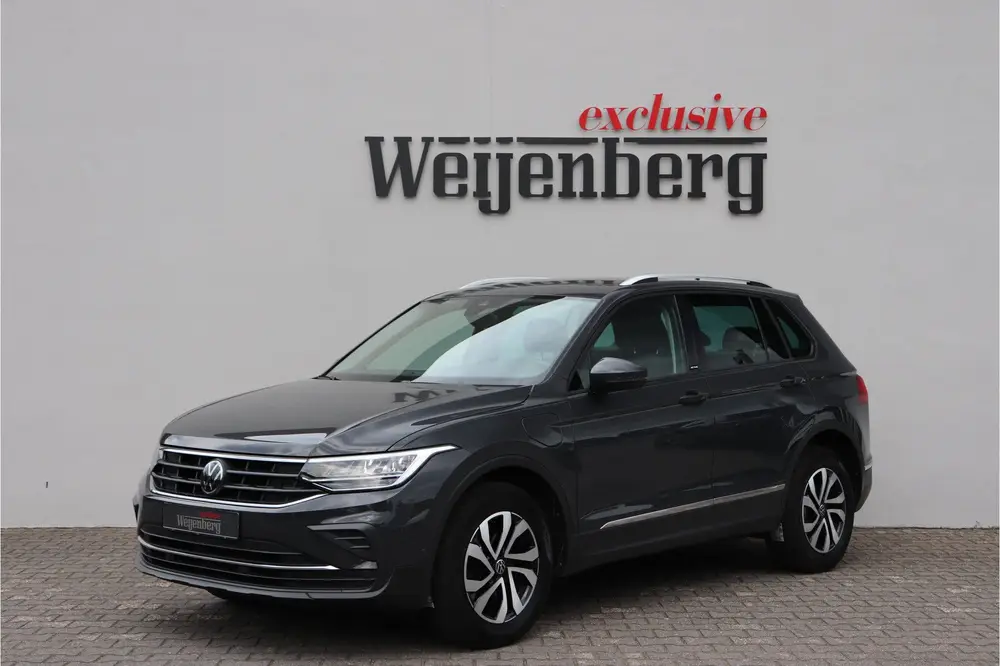 Volkswagen Tiguan 1.4 TSI eHybrid ACC Carplay Navi PDC uit 2022