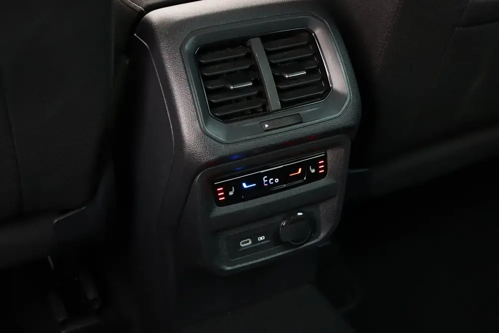 Volkswagen Tiguan 1.4 TSI eHybrid ACC Carplay Navi PDC uit 2022, foto 10