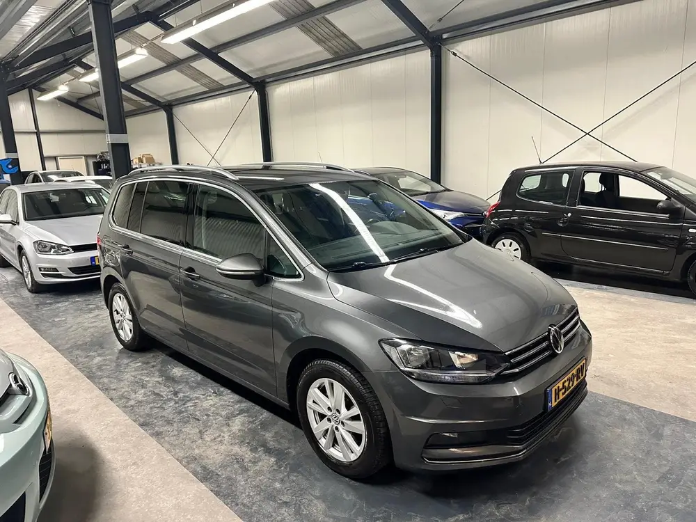 Volkswagen Touran 1.5 TSI Highline Business R 7p uit 2019, foto 2