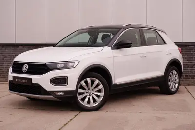 Volkswagen T-Roc 1.5 TSI Sport | Pano | Trekhaak | LED | Car uit 2019