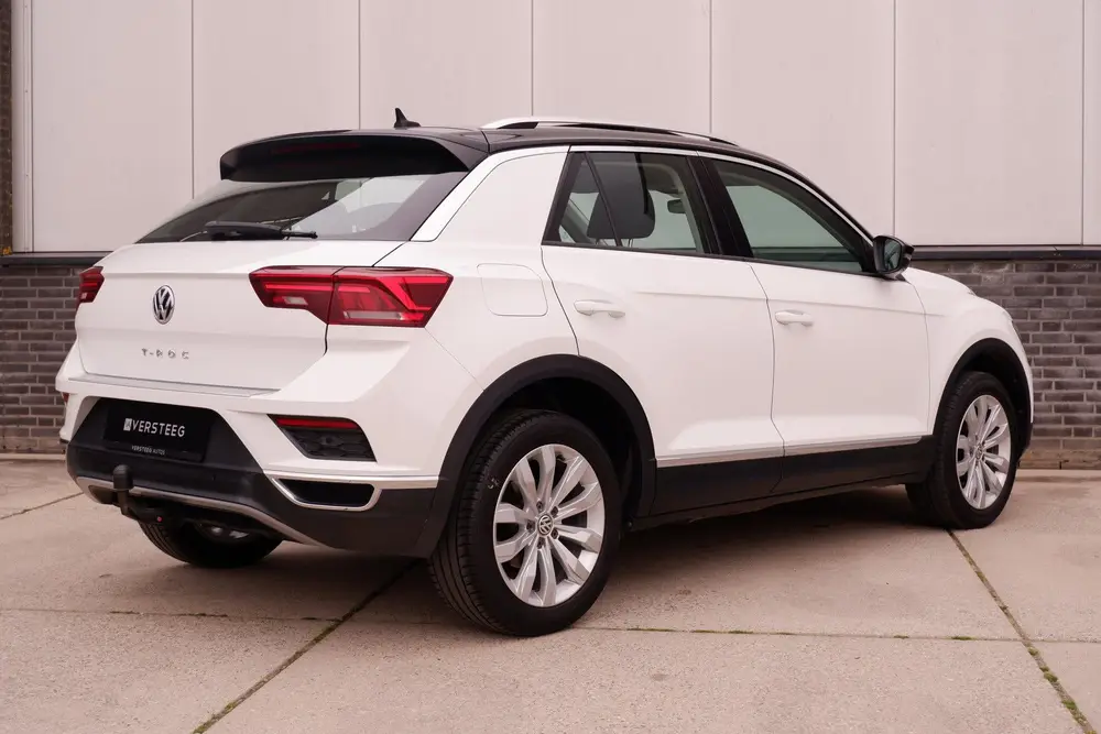 Volkswagen T-Roc 1.5 TSI Sport | Pano | Trekhaak | LED | Car uit 2019, foto 2