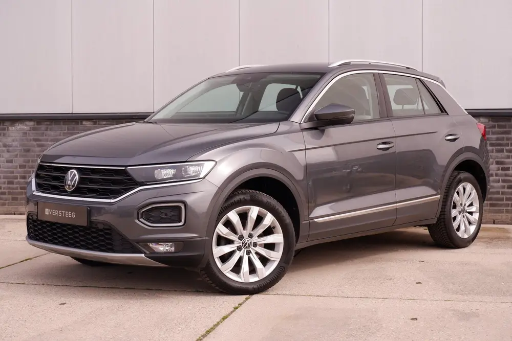 Volkswagen T-Roc 1.5 TSI Sport | LED | Trekhaak | Carplay | uit 2022