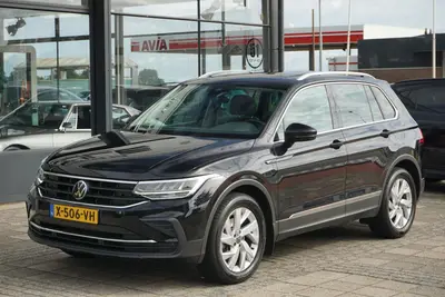 Volkswagen Tiguan 1.5 TSI Life Business | PANO | trekhaak | uit 2022