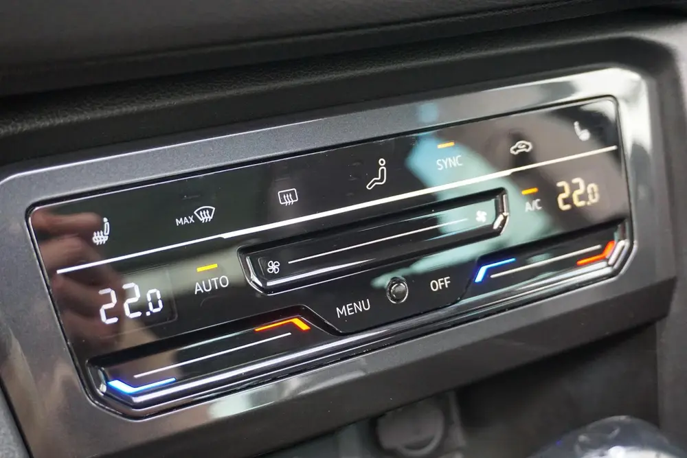 Volkswagen Tiguan 1.5 TSI Life Business | PANO | trekhaak | uit 2022, foto 20