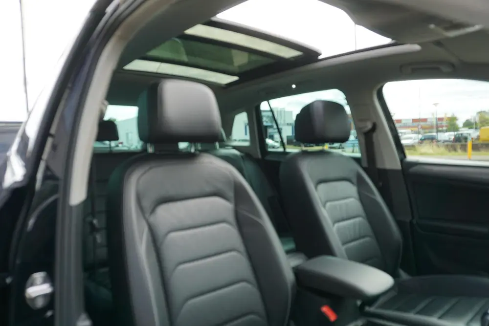 Volkswagen Tiguan 1.5 TSI Life Business | PANO | trekhaak | uit 2022, foto 6