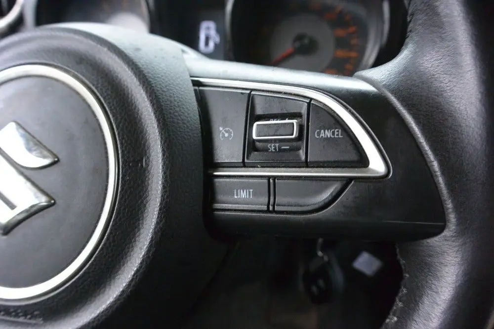 Suzuki Jimny 1.5 Stijl AllGrip (4x4) 4-persoons Navigat uit 2019, foto 18