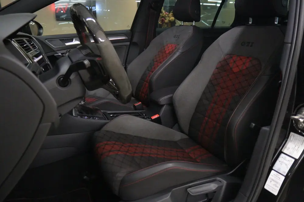 Volkswagen Golf 2.0 TSI GTI TCR /PANO/MILLTEK/CARPLAY/CARBON uit 2019, foto 12