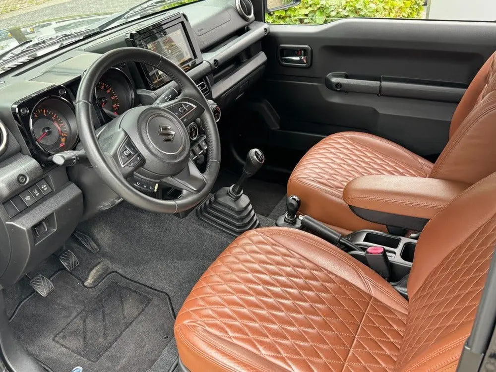 Suzuki Jimny 1.5 Stijl AllGrip (4x4) 4-persoons Navigat uit 2019, foto 18