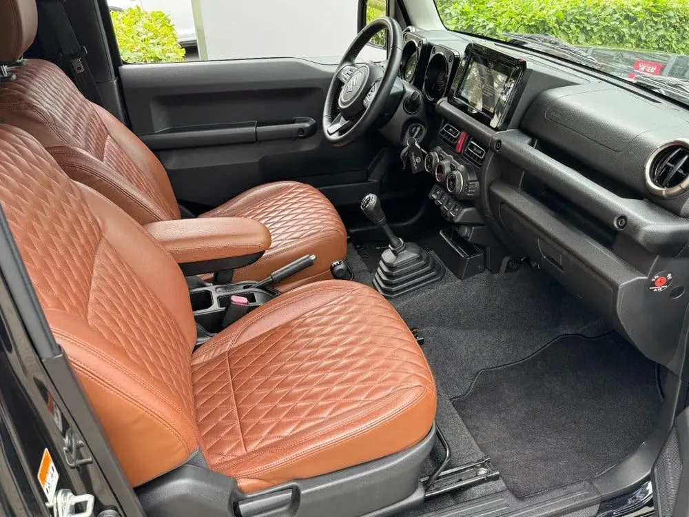 Suzuki Jimny 1.5 Stijl AllGrip (4x4) 4-persoons Navigat uit 2019, foto 3