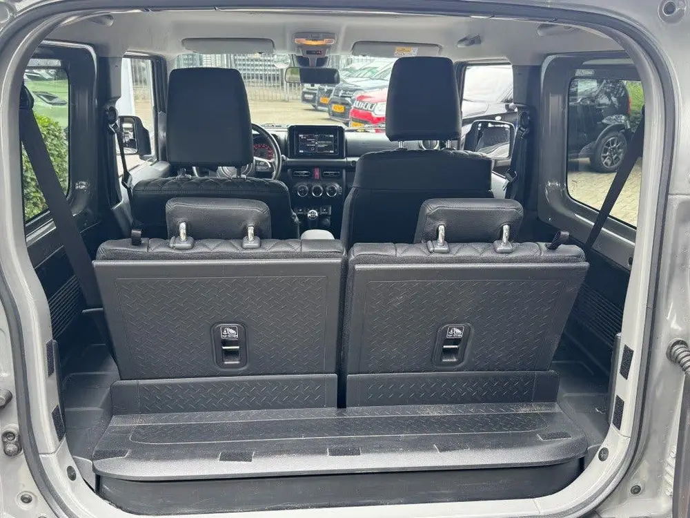 Suzuki Jimny 1.5 Stijl AllGrip (4x4) 4-persoons Trekhaa uit 2019, foto 13