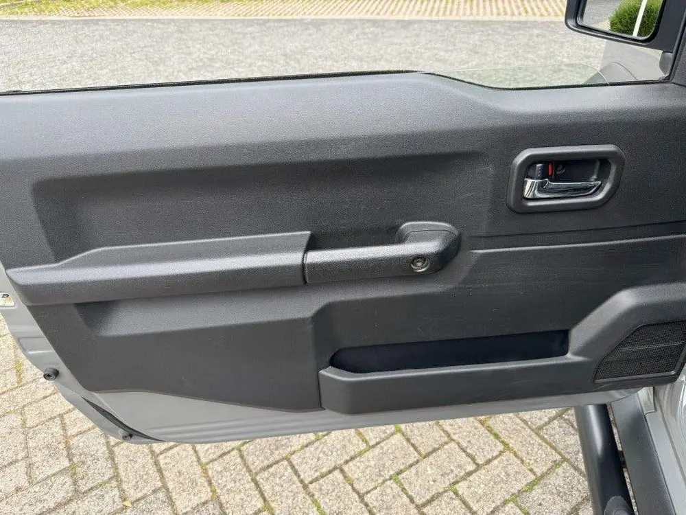 Suzuki Jimny 1.5 Stijl AllGrip (4x4) 4-persoons Trekhaa uit 2019, foto 17