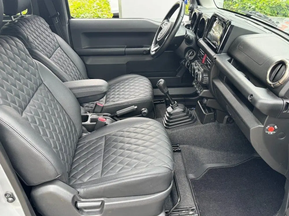 Suzuki Jimny 1.5 Stijl AllGrip (4x4) 4-persoons Trekhaa uit 2019, foto 3