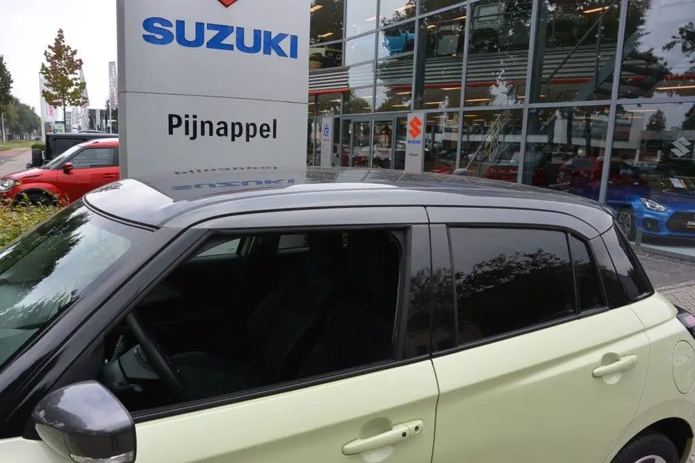 Suzuki Swift 1.2 Style AllGrip (4x4) 5-deurs Two-tone uit 2025, foto 12