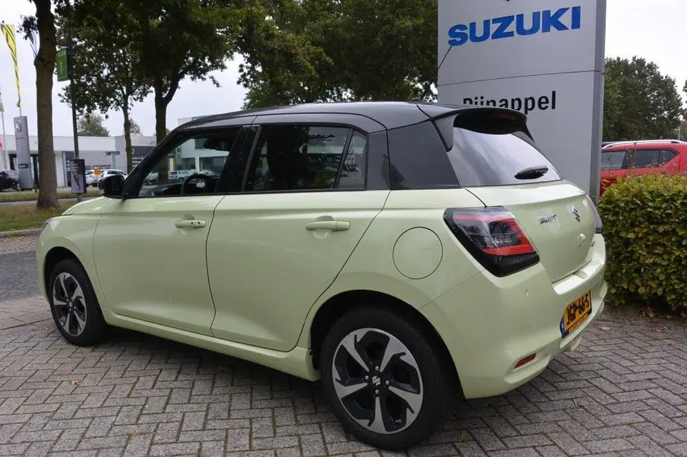 Suzuki Swift 1.2 Style AllGrip (4x4) 5-deurs Two-tone uit 2025, foto 4