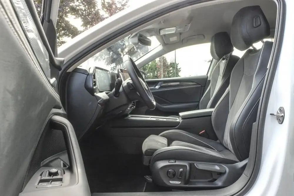 Volkswagen Passat 1.5 eHybrid 204pk Business | SOH 1 uit 2024, foto 8