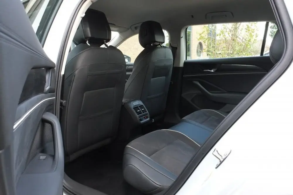 Volkswagen Passat 1.5 eHybrid 204pk Business | SOH 1 uit 2024, foto 9