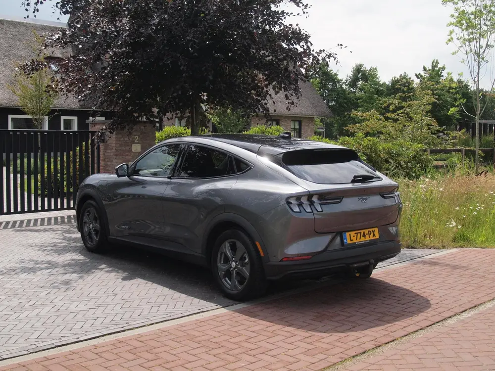 Ford Mustang Mach-E Extended RWD 98 kWh uit 2021, foto 8