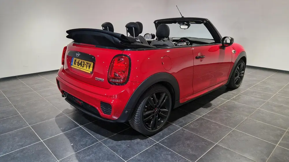 Mini Cabrio 1.5 Cooper uit 2021, foto 2