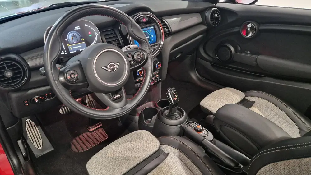 Mini Cabrio 1.5 Cooper uit 2021, foto 3