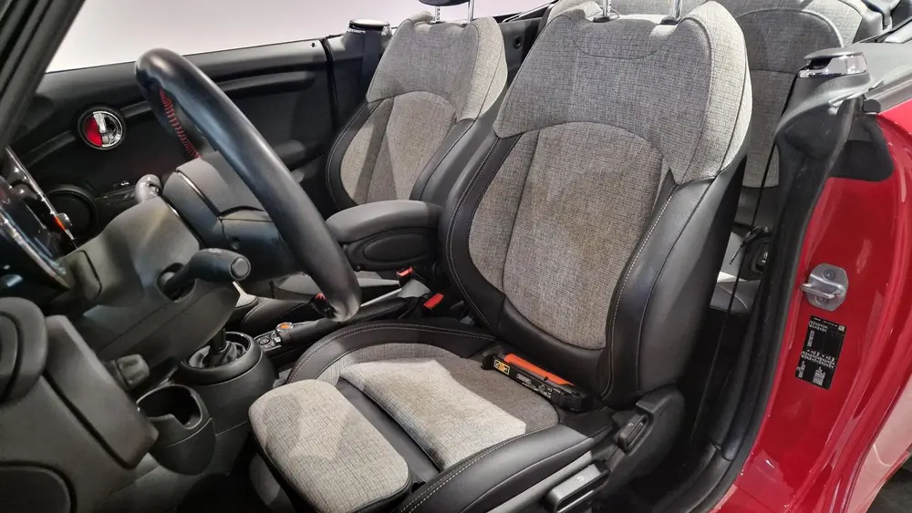 Mini Cabrio 1.5 Cooper uit 2021, foto 7