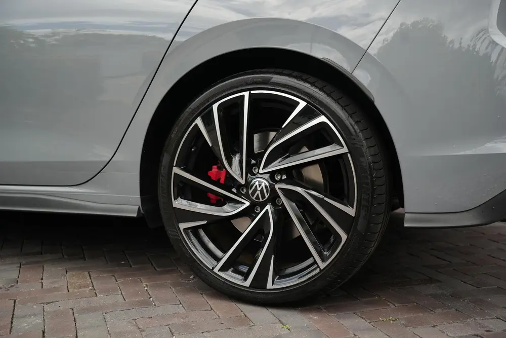 Volkswagen Golf 2.0 TSI GTI Pano IQ 245PK H&K uit 2024, foto 20