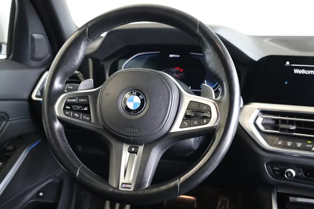 BMW 3-serie Sedan 330e uit 2021, foto 11