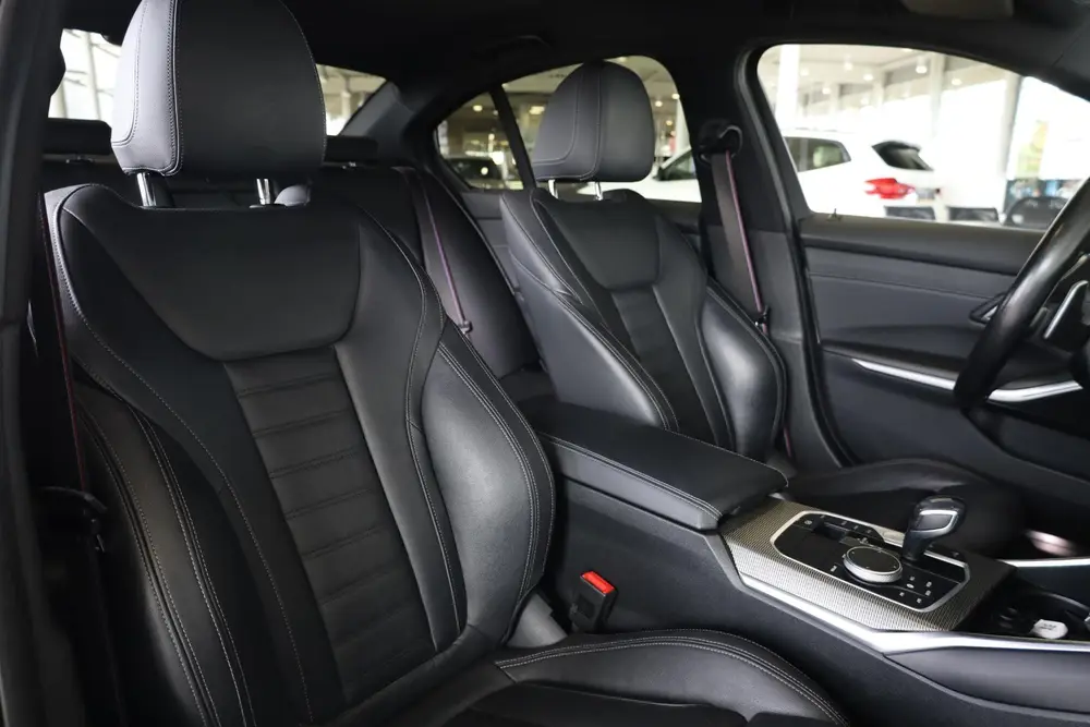 BMW 3-serie Sedan 330e uit 2021, foto 8