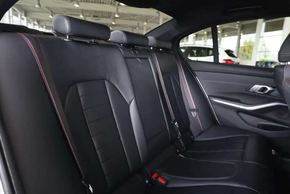 BMW 3-serie Sedan 330e uit 2021, foto 9