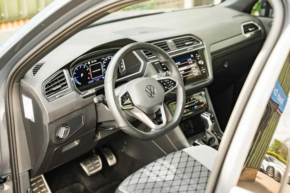 Volkswagen Tiguan 1.5 TSI R-Line Business+ uit 2023, foto 10