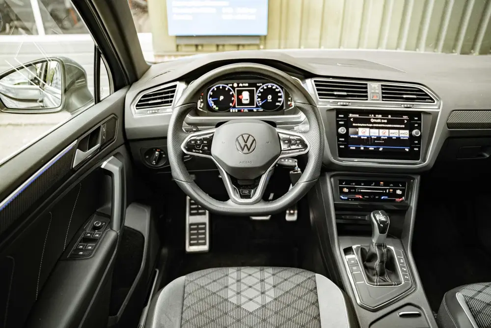 Volkswagen Tiguan 1.5 TSI R-Line Business+ uit 2023, foto 13