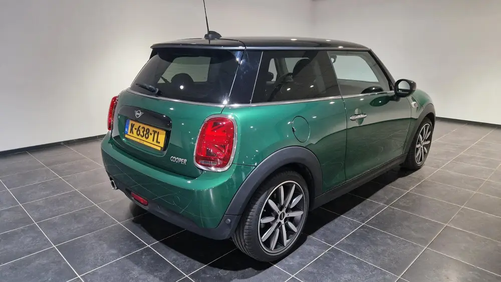 Mini Cooper 1.5 Cooper Chili uit 2020, foto 2