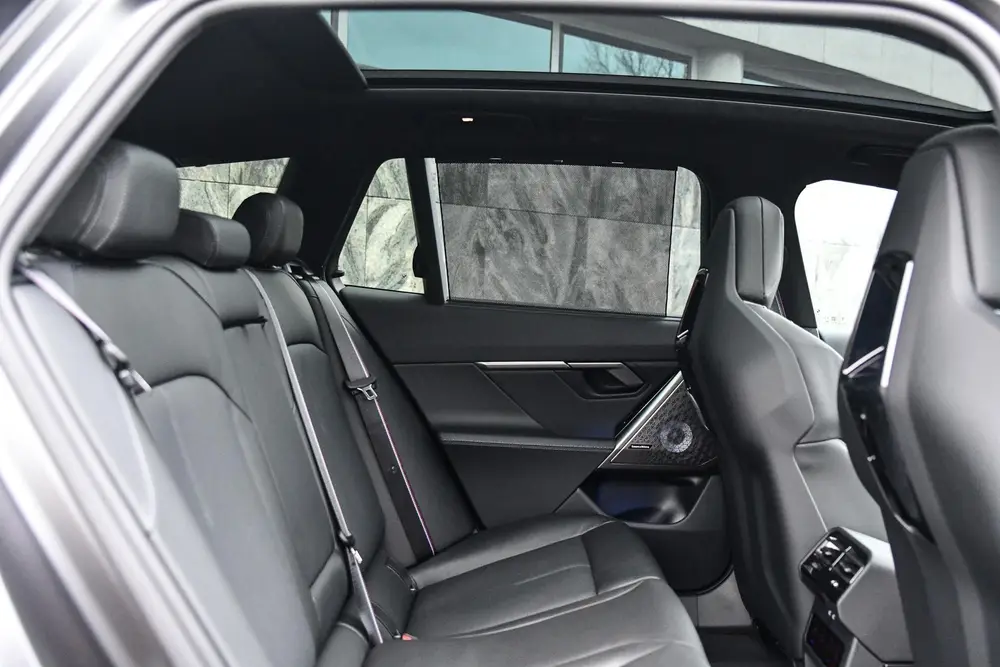 BMW M5 M5 Individual lak uit 2025, foto 11