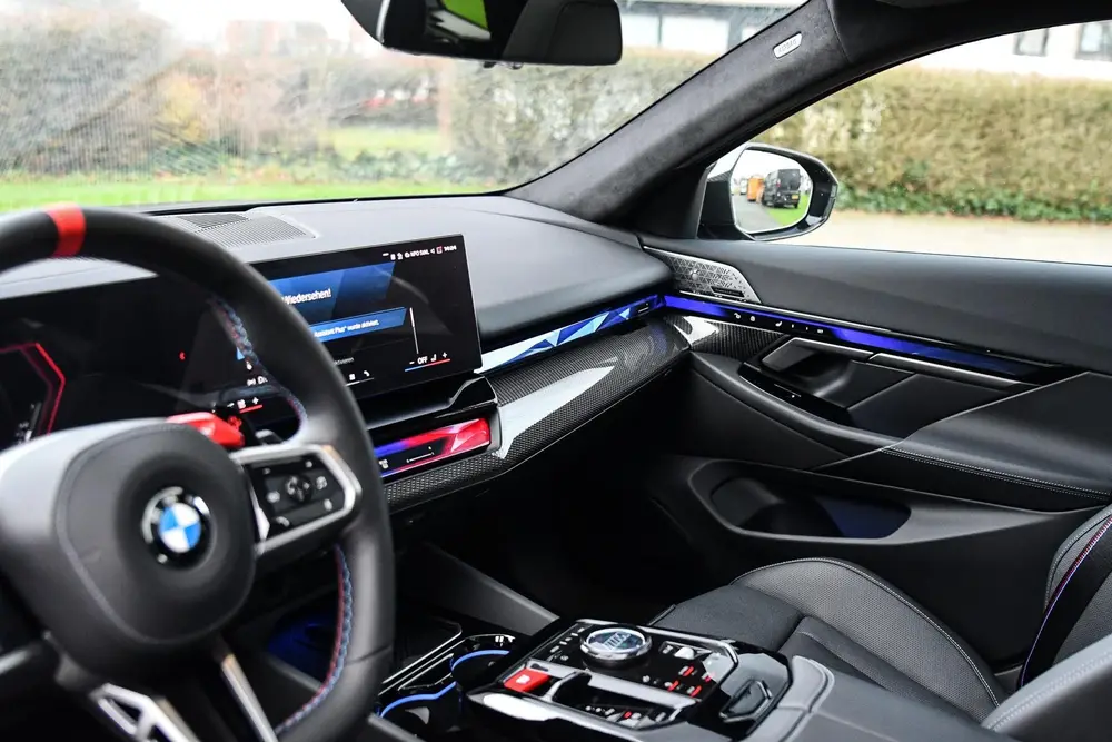 BMW M5 M5 Individual lak uit 2025, foto 8