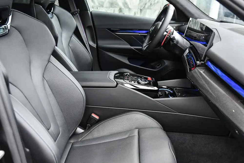 BMW M5 M5 Individual lak uit 2025, foto 9