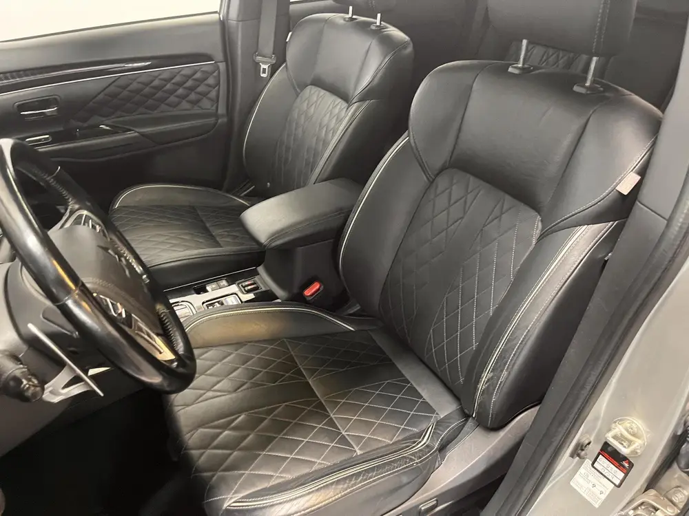 Mitsubishi Outlander 2.4 PHEV Intense+ Automaat uit 2020, foto 10