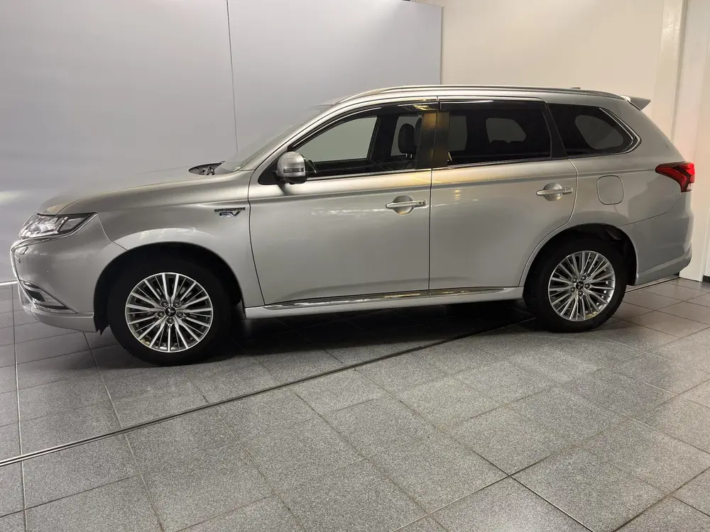 Mitsubishi Outlander 2.4 PHEV Intense+ Automaat uit 2020, foto 3