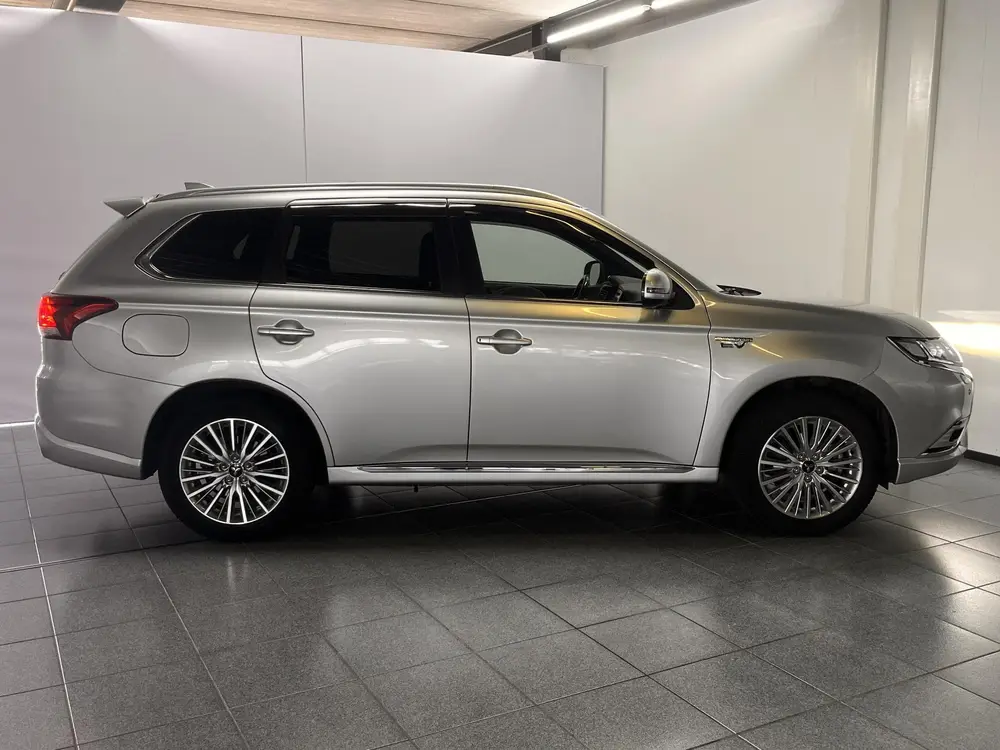 Mitsubishi Outlander 2.4 PHEV Intense+ Automaat uit 2020, foto 4