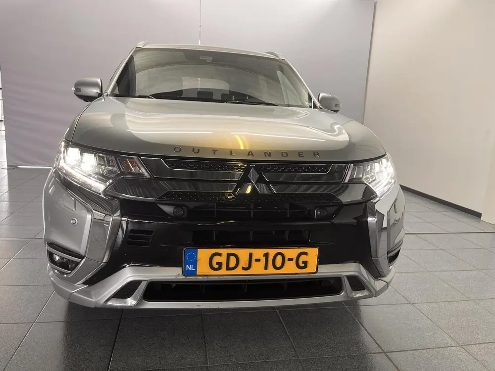 Mitsubishi Outlander 2.4 PHEV Intense+ Automaat uit 2020, foto 6