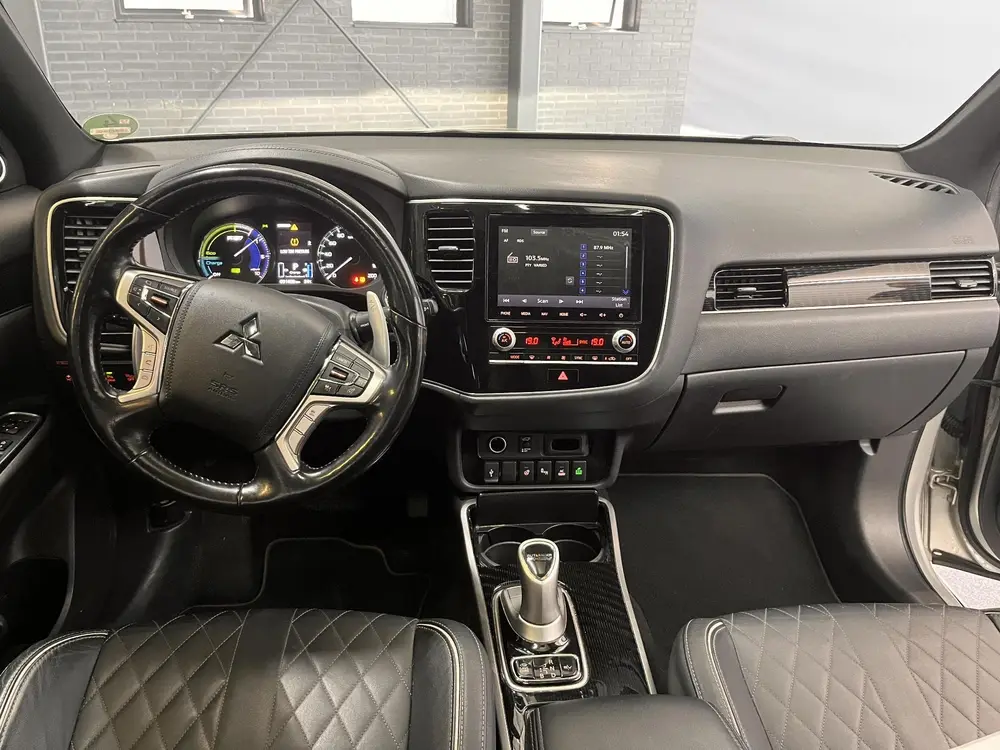 Mitsubishi Outlander 2.4 PHEV Intense+ Automaat uit 2020, foto 8