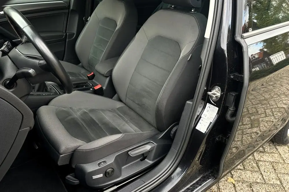 Volkswagen Golf 1.0 TSI Highline (bj 2020) uit 2020, foto 13