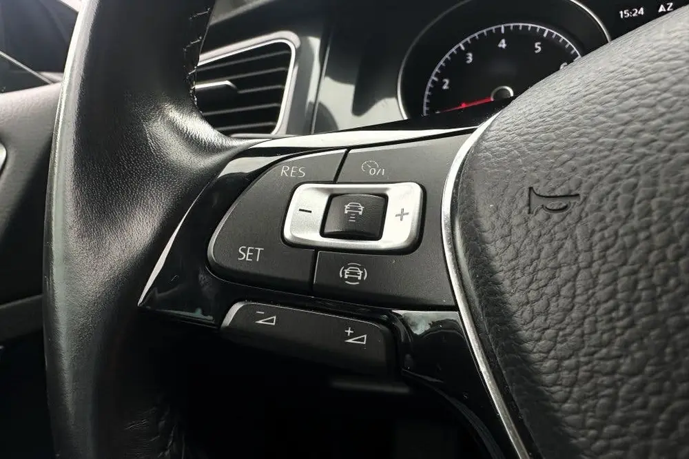 Volkswagen Golf 1.0 TSI Highline (bj 2020) uit 2020, foto 17