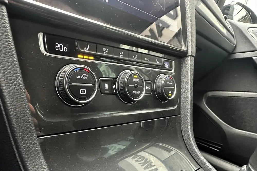 Volkswagen Golf 1.0 TSI Highline (bj 2020) uit 2020, foto 20