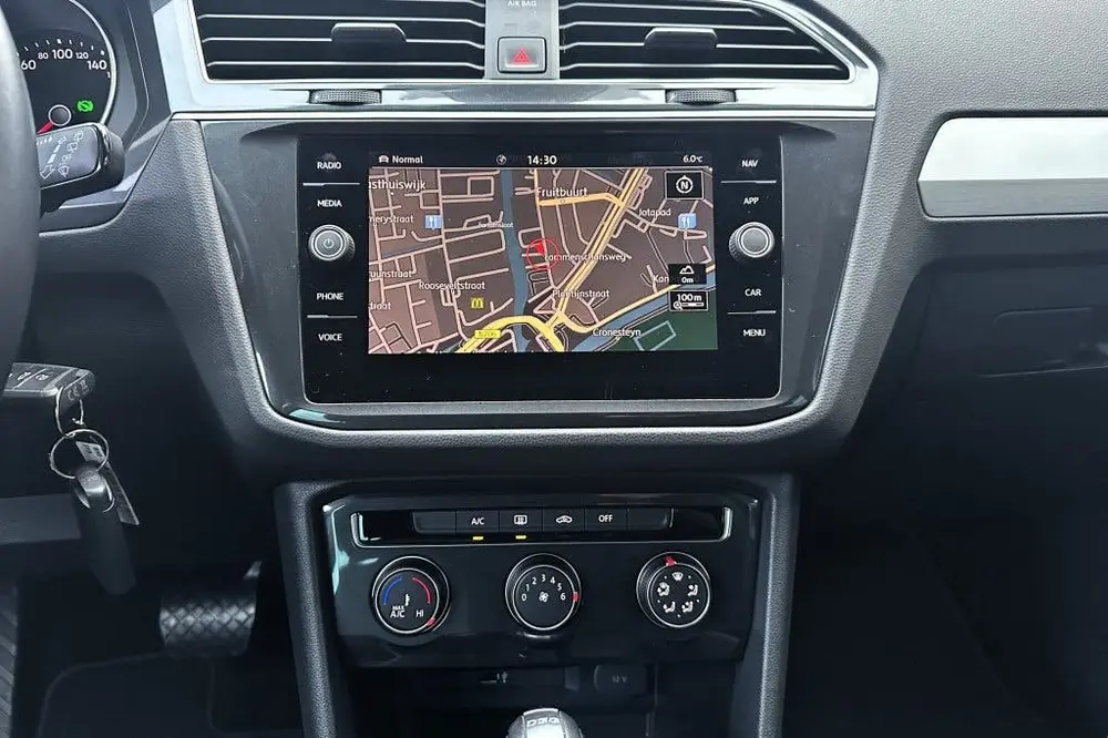 Volkswagen Tiguan 1.5 TSI ACT Highl. (bj 2019, automaat) uit 2019, foto 16